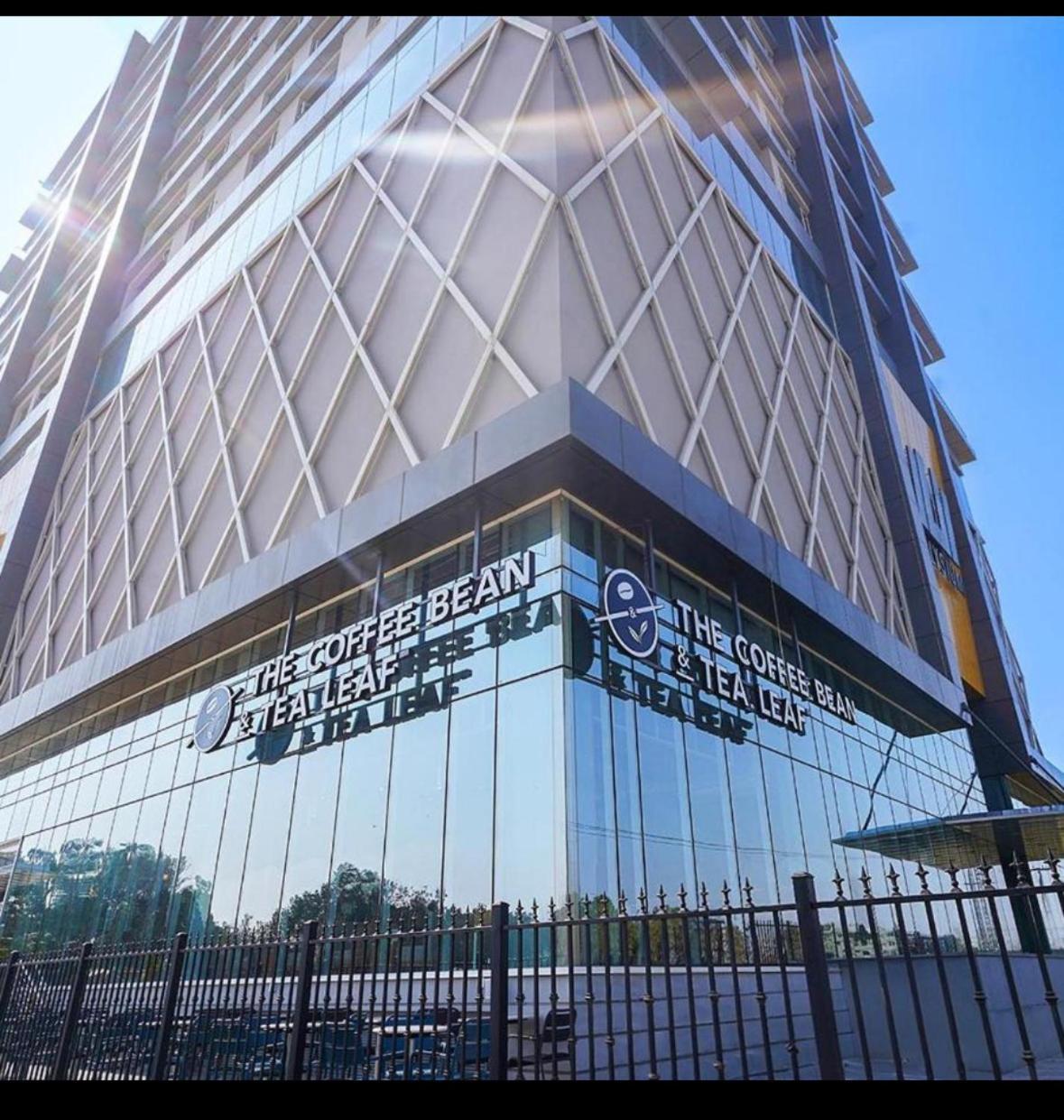 High Rise Presidential Suite In Elysium Opp Centaurus Islamabad Exteriör bild